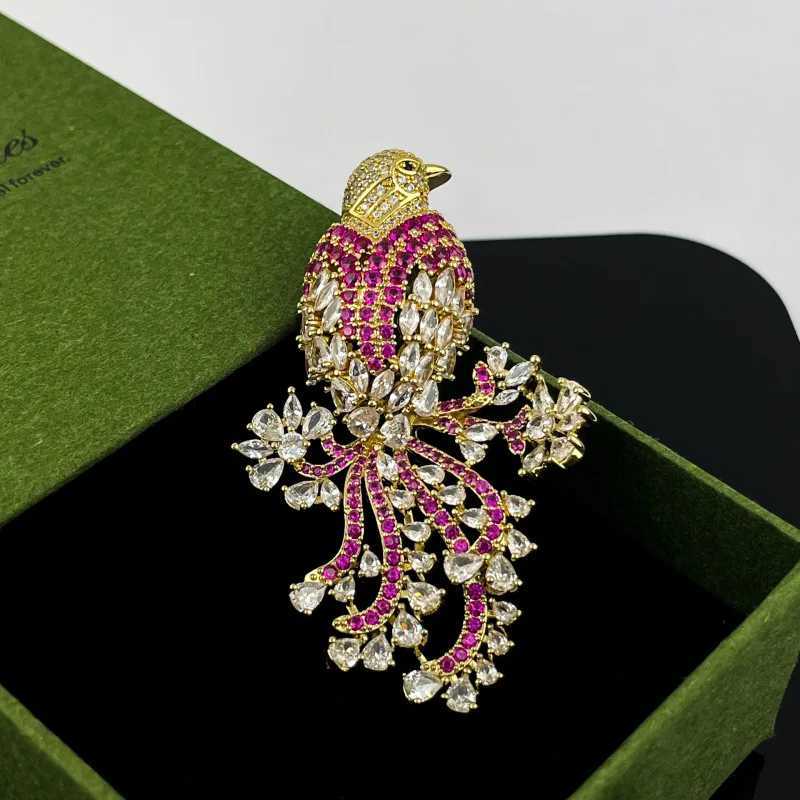 European And American Style Heavy Industry Design Elegant Feather Bird Shaped Luxury Inlaid Zircon Fashionable WomenS Brooch J251125