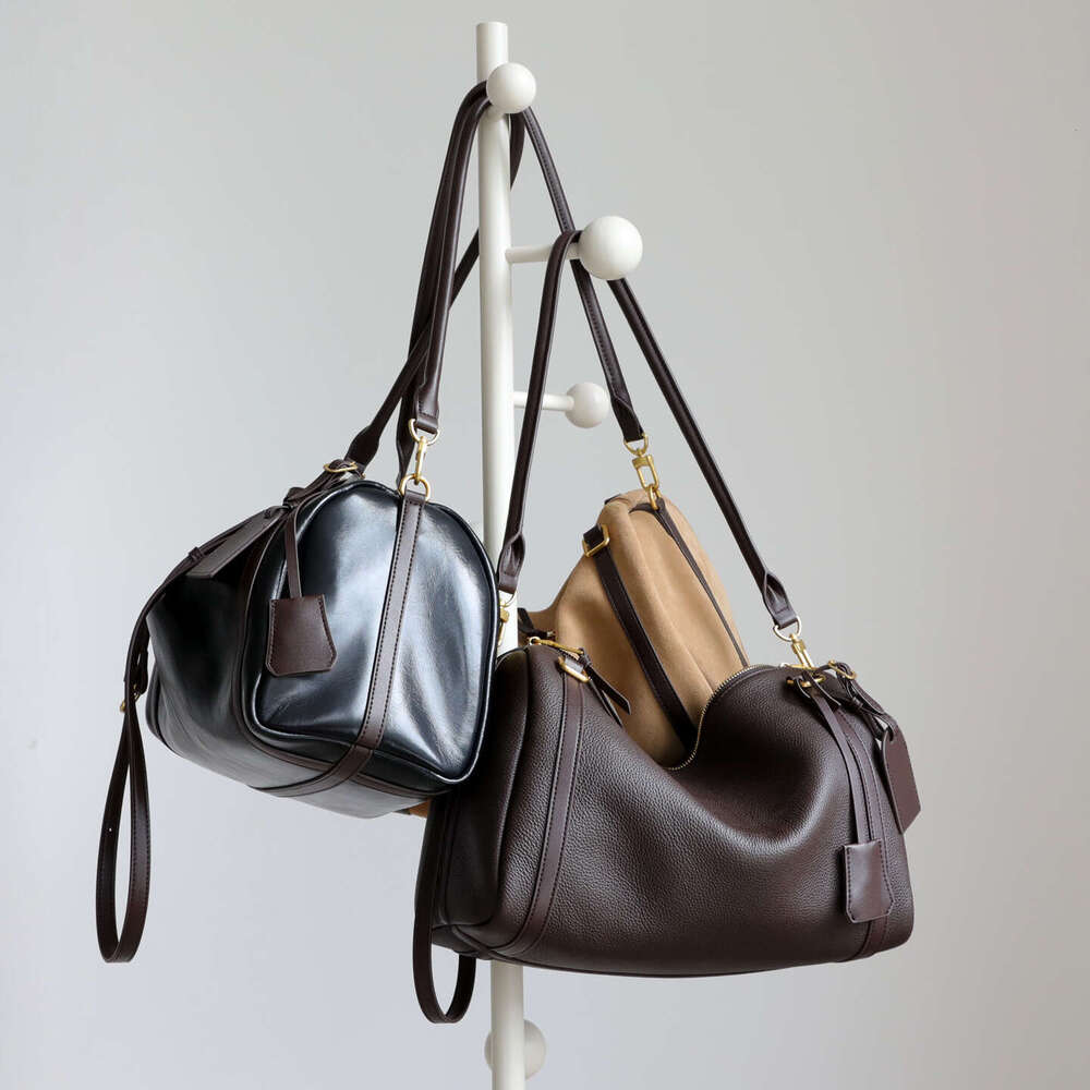 Pillow Bag 2025Designer Tote Bag Cowhide Genuine Leather Fashion Letter Print Zipper Open With Small Package Adjustable Shoulder Straps Internal