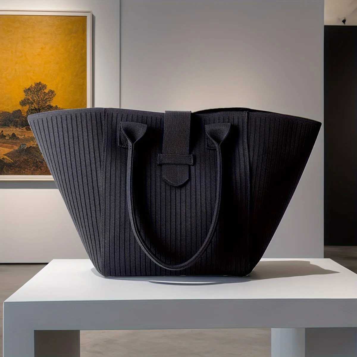Large capacity womens handbag classic black handbag personalized womens shoulder bag shopping bag W250421