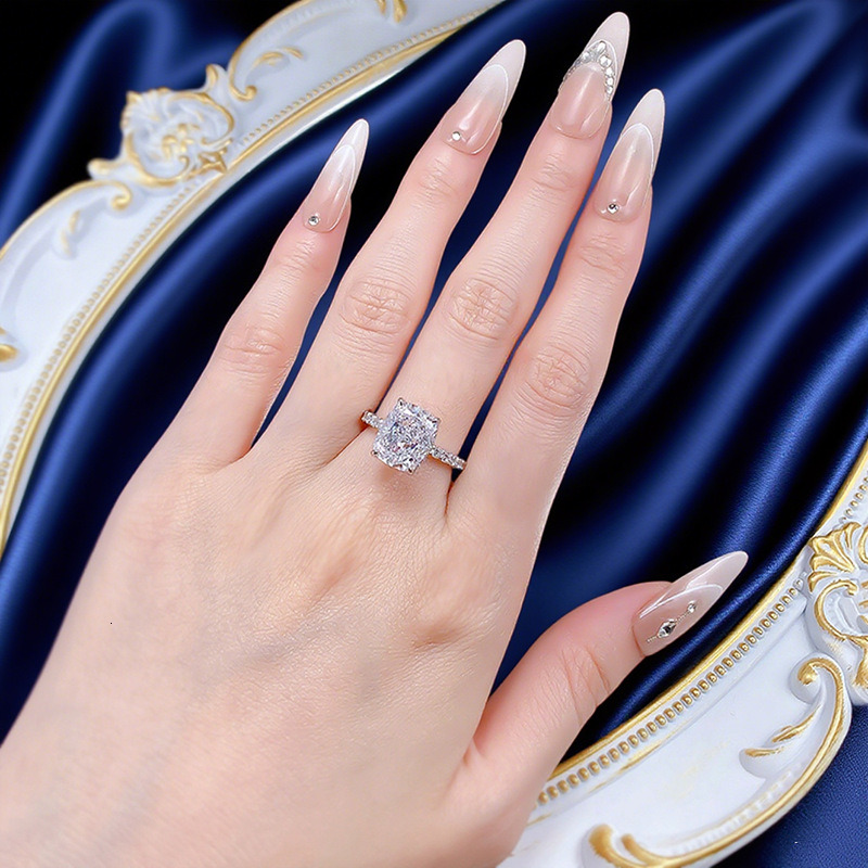 European and American new 925 silver fat square ice flower high carbon diamond ring, fashionable and simple ring ring