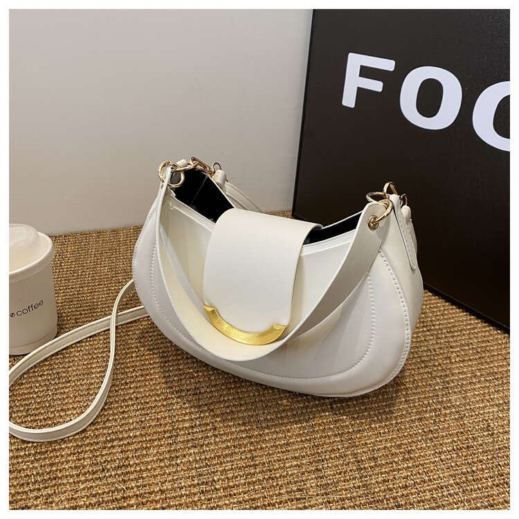 Fashionable versatile fresh round high-quality this year's trend is solid color bags niche designs diagonal shoulder bags