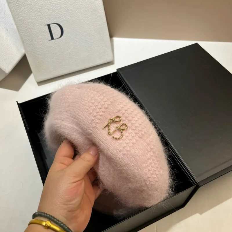 New High Quality Fluffy Angora Fur Beret for Women Winter Hat Glod Letter Artist French Painter Hat Female Warm Walking Cap 2024 J251125