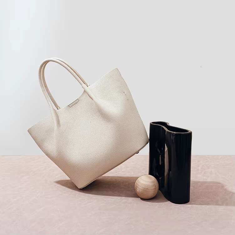 Factory Hot 2025 Fashion Trends High-end Handbags Womens Large Capacity Tote Shoulder Genuine Leather Lady Bag for Sale