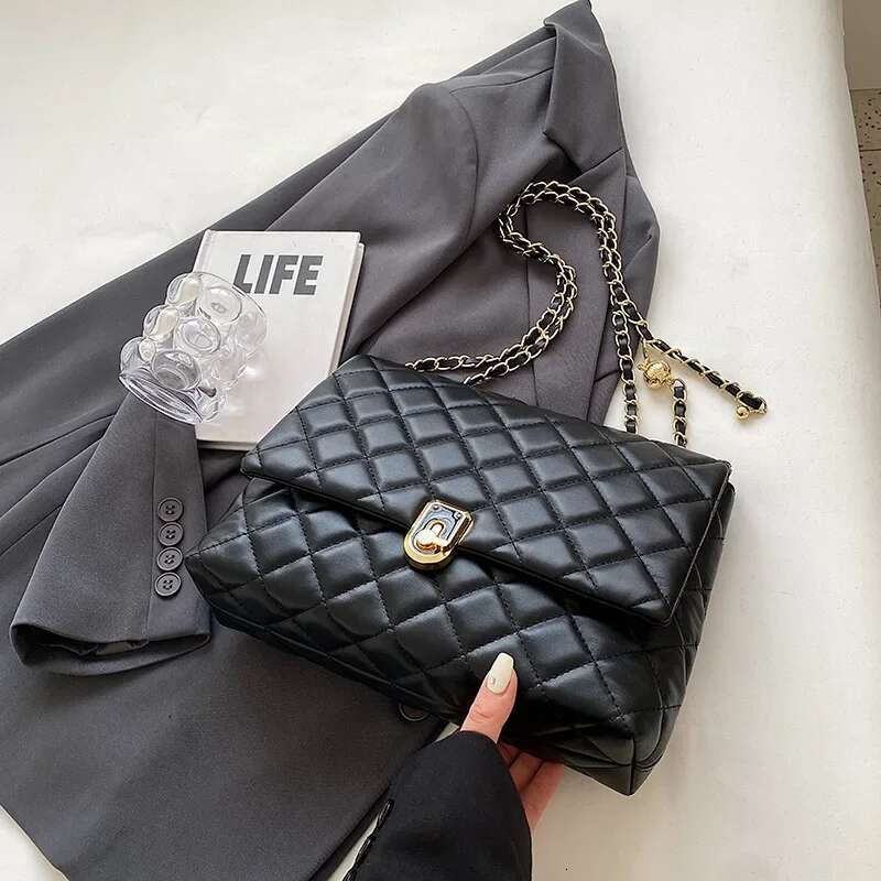 New Quilted Large Chain Shoulder For Women 2024 Designer Crossbody Bags PU Leather Ladies Handbags Black White