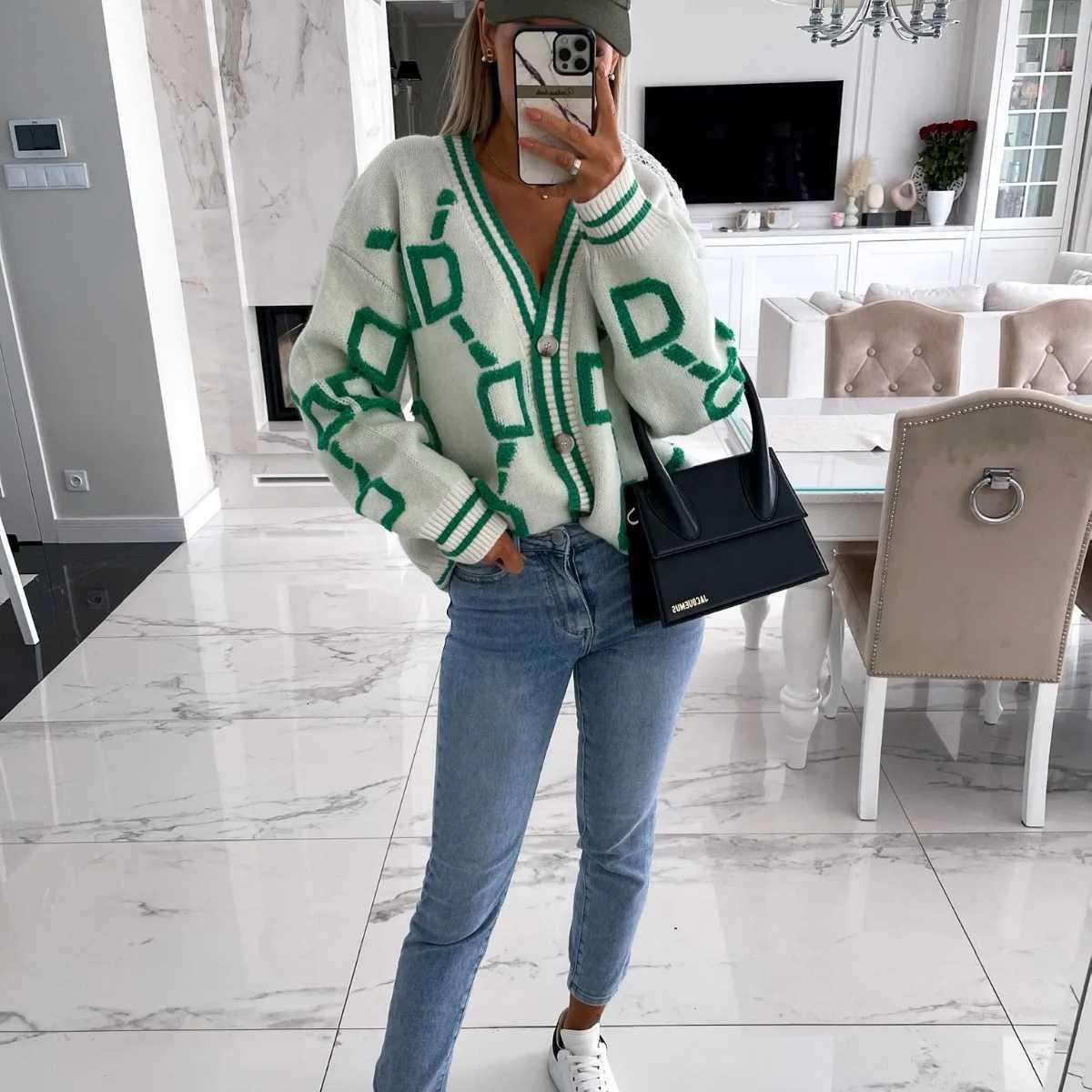 2025 Knitted Cardigan Color-blocking Fashion Womens Long-sleeved Loose V-neck Sweater Thick Warm Women Casual Printed CardiganT251125