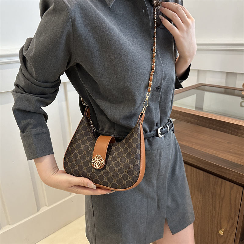 New Free Delivery Designer Shoes By 2025 Wind Armpit Crescent Shaped Grand Vintage Women's Chain Temperament, Shoulder Crossbody Bags, Trendy