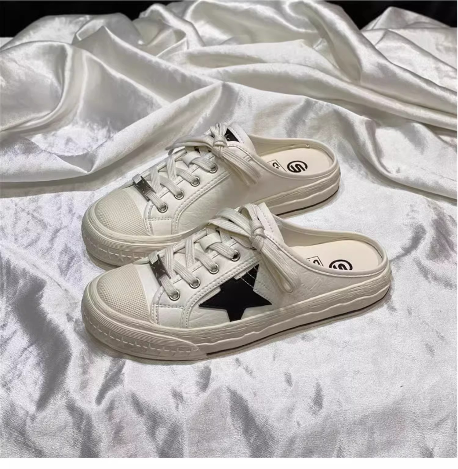 2025 New Retro leisure Women's Board Shoes Star Pattern Wearing Flat Half Slippers Size 35-40