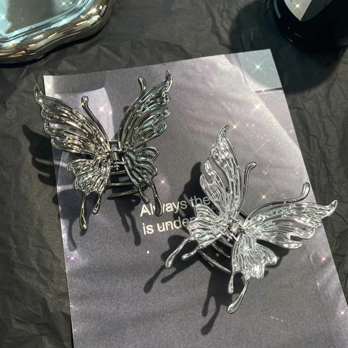 Butterfly hair clip womens temperature 2023 new simple headband metal pleated hair claws personalized hair accessoriesT250425