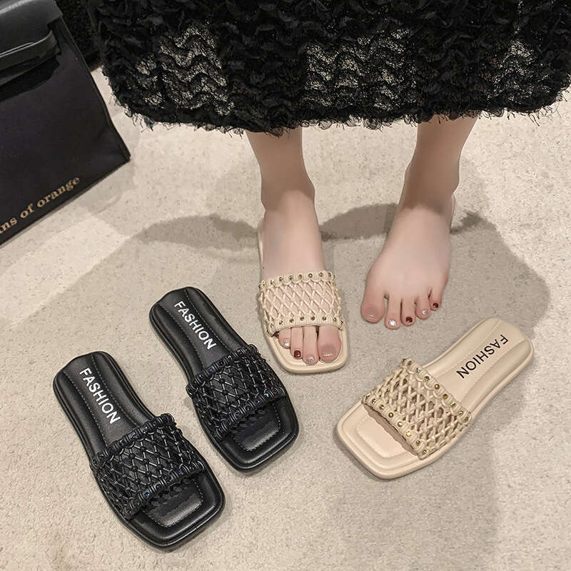Trendy brand niche high-end cool summer outdoor wear, new temperament, flat bottomed woven beach slippers for women