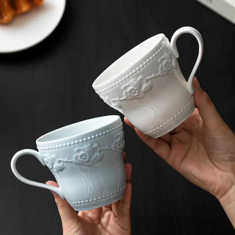 Strawberry relief ceramic water cup mug coffee cup womens hotel restaurant drink cup household high-end light luxury Y251125