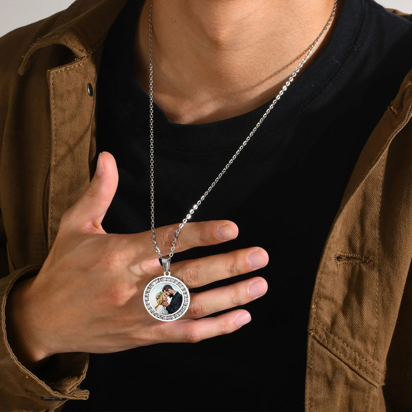 Personalize Engrave Name Round Free Customizable Po of Family Necklaces Picture Words Date Pendant Keepsake Gifts Collar 250425
