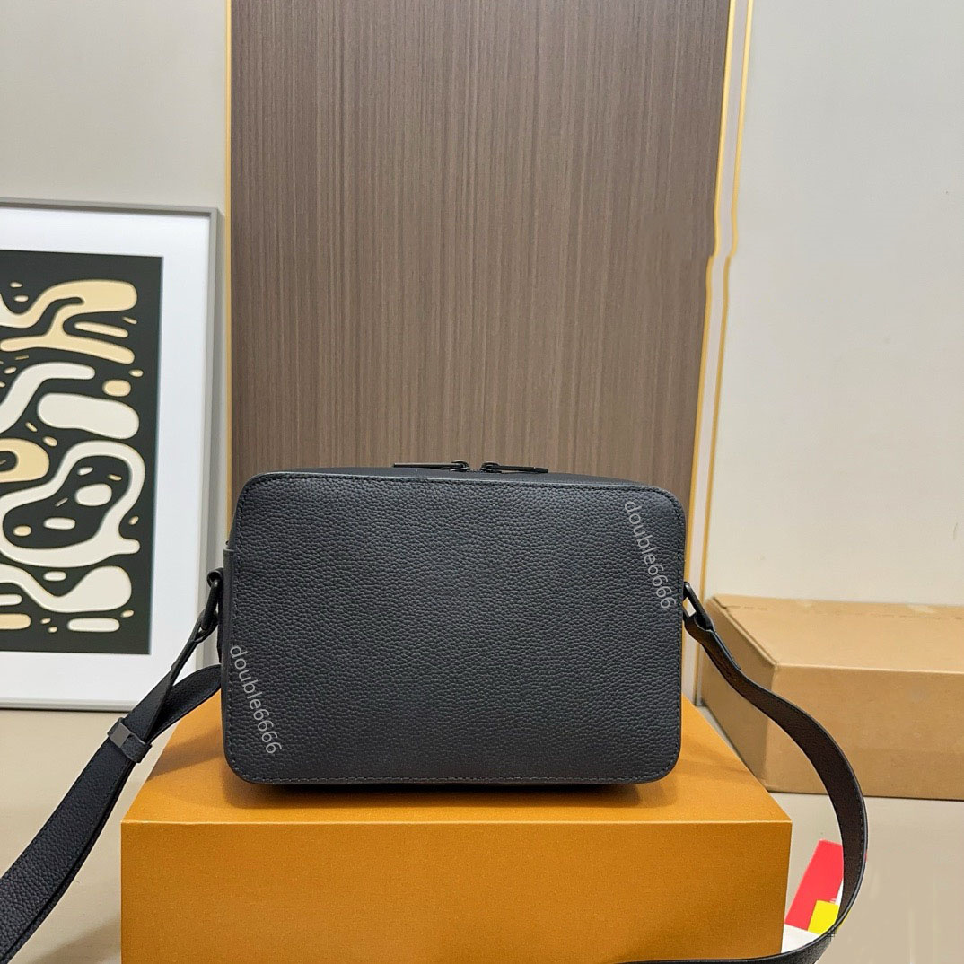 Designer Men's cowhide Messenger Camera Bag Fashionable Classic Shoulder Bag luxury Crossbody Bag Outdoor Sports Bag Waist Bag Chest Bag Travel Bag Postman bag