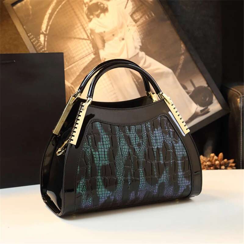 Spring new patent leather crocodile-print mother's handbag banquet dress large-capacity one-shoulder cross-body women's bag