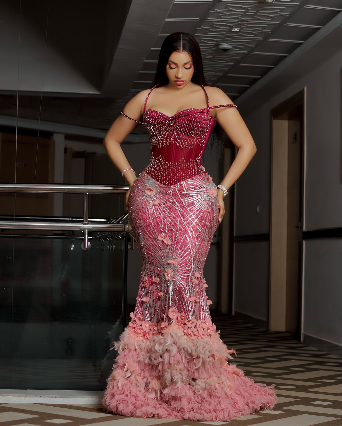 Burgundy Mermaid Plus Size Prom Dresses 2025 Feather Crystals Beaded Sequined Evening Formal Party Second Birthday Engagement Gowns Dress For Special 