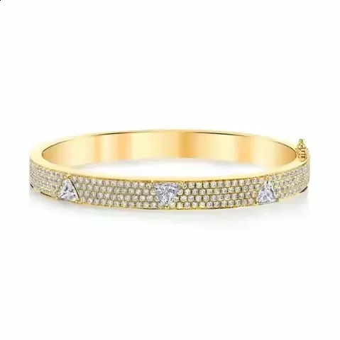 Selling Ice Sparkling Womens Bracelet Jewelry 5A Cubic Zirconia Triangle Geometric Sparkling Bracelet 250422