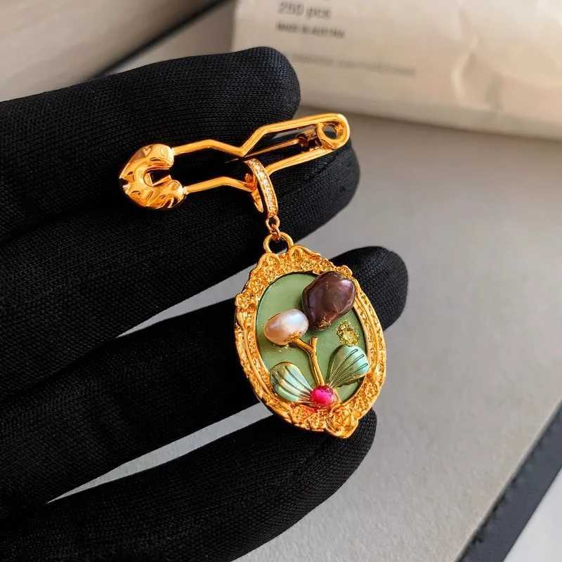 Green Oil Painting Natural Baroque pearl Brooch for Womens High-end Dual-use Fashion Banquet Formal Occasion Accessories J251125