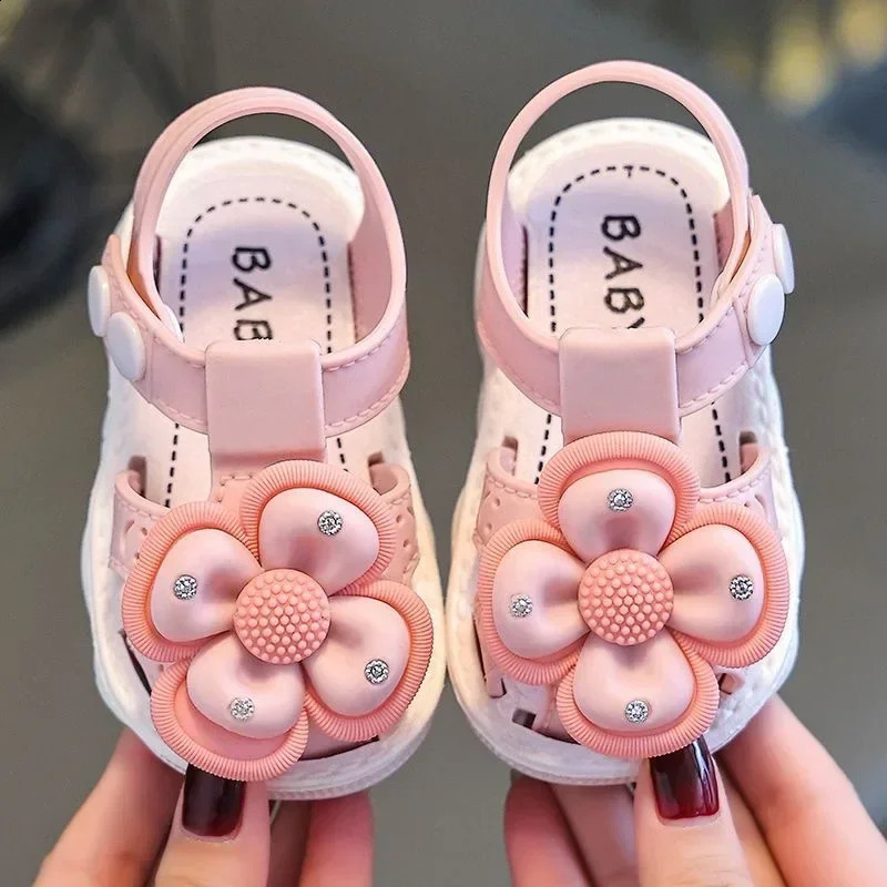 Summer Baby Boys and Girls Sandals Childrens Beach Sandals Cartoon Baby Shoes Comfortable Soft soled Childrens Student Shoes 250424