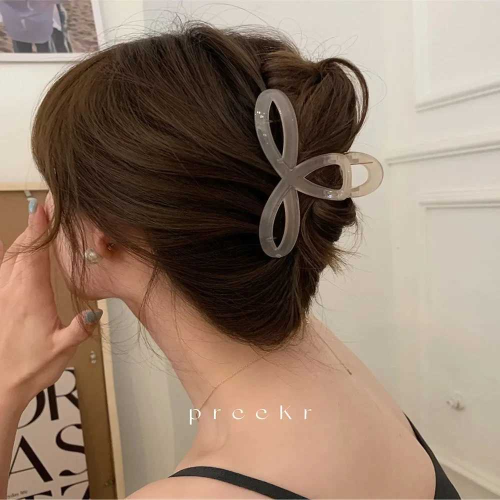 Elegant bow shark clip fashionable back of the head hair clip retro ponytail fixed female hair clip simple hollow geometric hair clipT250425