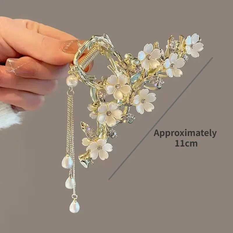 Pearl flower tassel hair claws are suitable for womens cute hair clips fashionable and elegant headwear for girls and exquisite Korean hair accessorie
