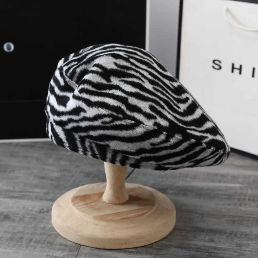 New Retro Beret Plush Zebra Stripes Print Painter Hat Windproof Pumpkin Hat Unisex J251125