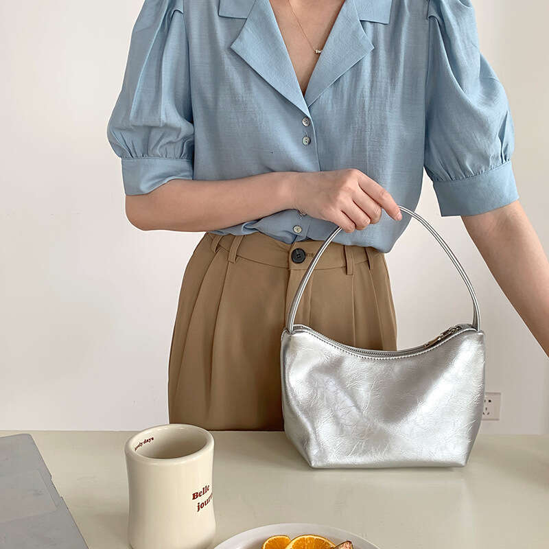 Korean sier commuting style armpit women's simple fashionable handbag, high-end sense, niche and one shoulder dumpling bag, 2025 temperament vers