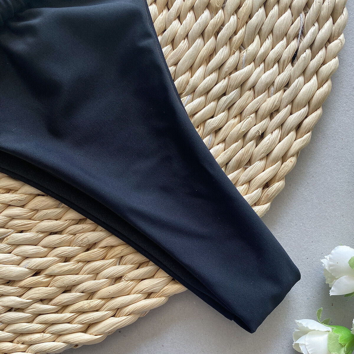 2025 Designer Low Waist Sexy Bikini High Fashion Solid Color Split Swimsuit Luxury Nylon Metal Cross Strap Beach Wear Party Swimsuit Bra