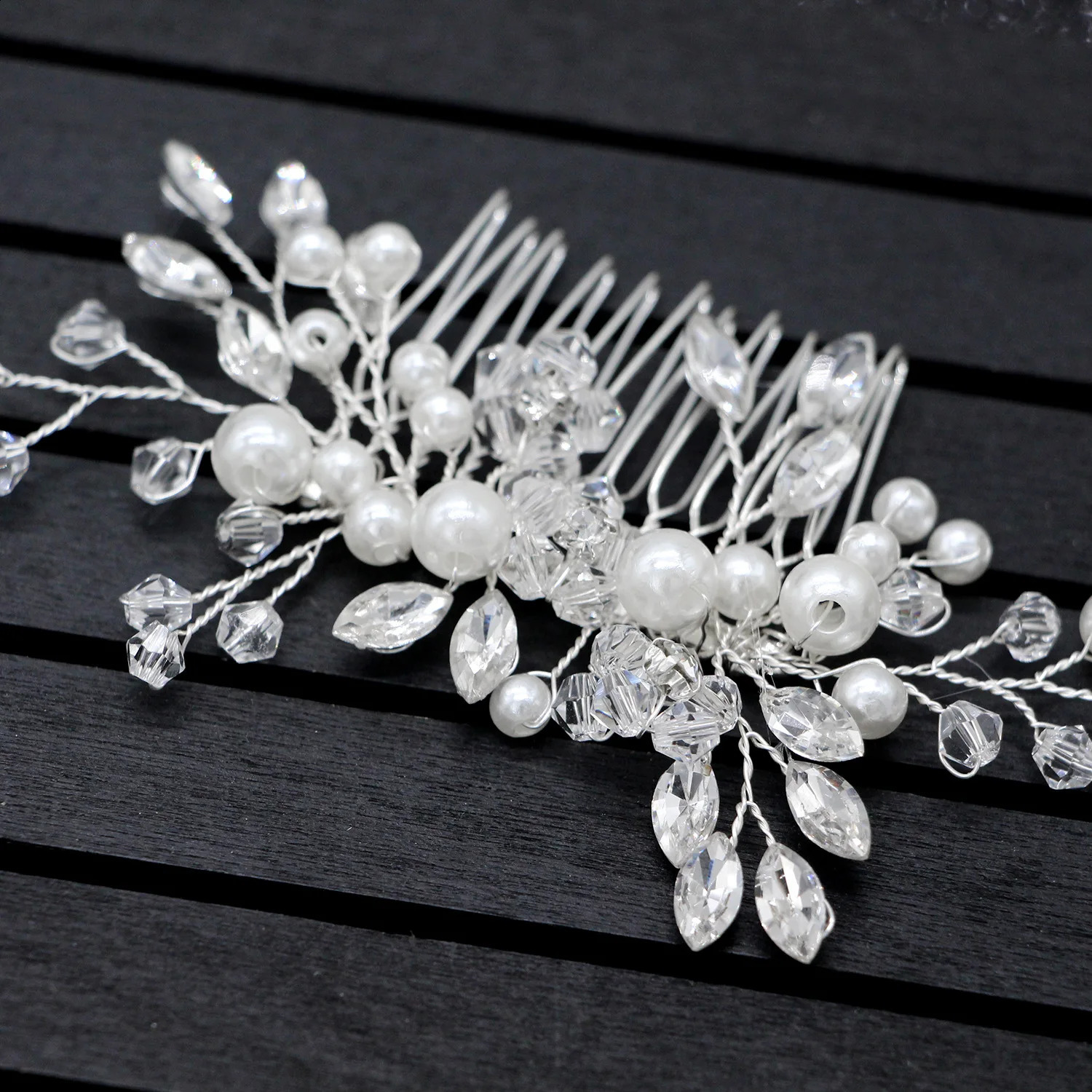 Handmade pearl crystal leaf headband suitable for womens weddings jewelry headwear bridal hair decoration wedding 250417