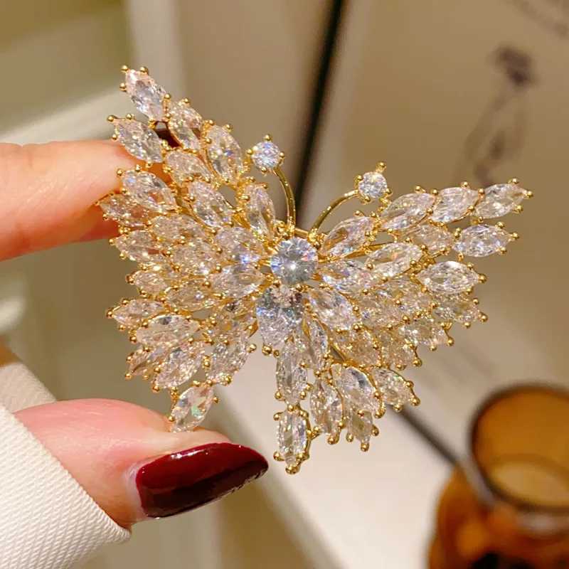 Elegant Style Butterfly Shaped Inlaid Zircon Copper Material Brooch Fashionable And Atmospheric WomenS Jewelry J251125