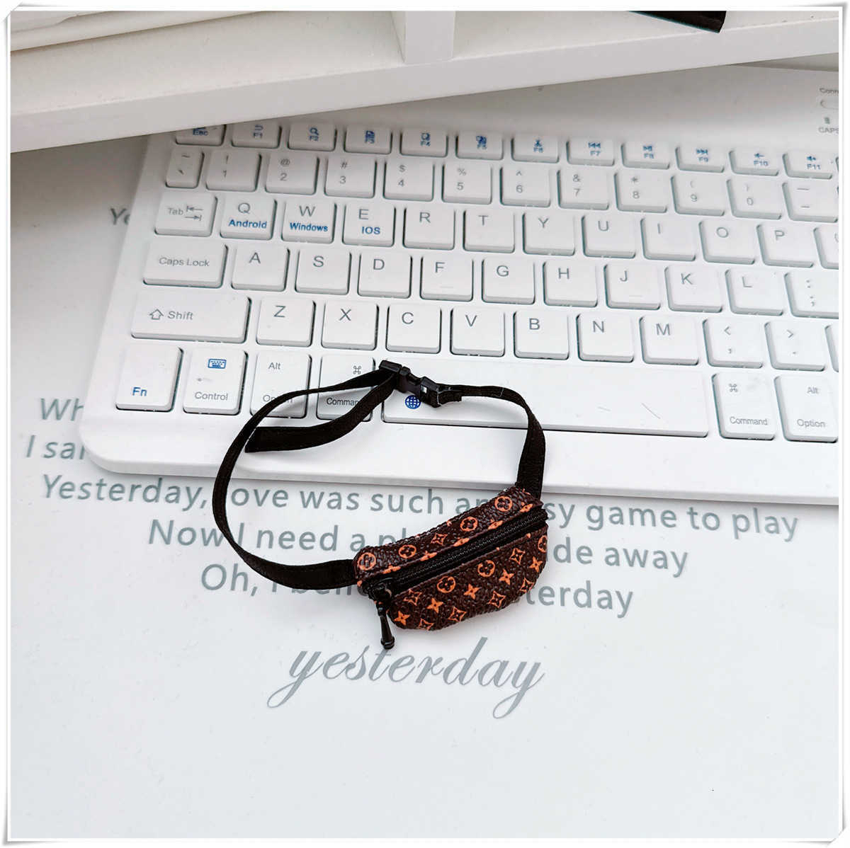 17cm Labubu sportswear DIMOO baby clothes 10cm cotton baby doll black and white peaks T-shirt trendyT251018