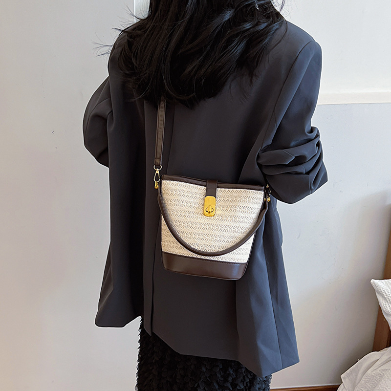 New Free Delivery Designer Shoes By 2025 Fashionable Handheld For Women 2024 High Quality Grass Woven Single Shoulder Crossbody Casual Bucket Bag