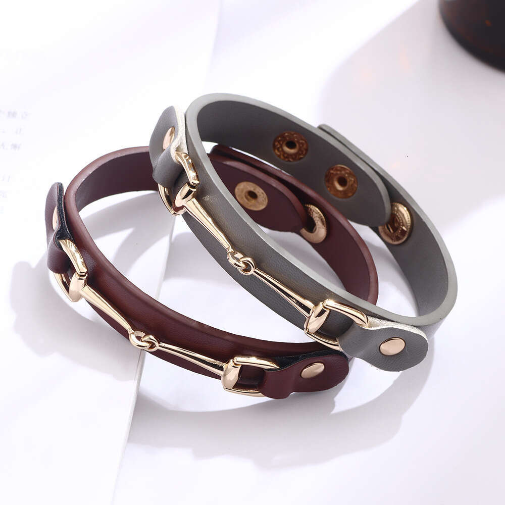 Temu alloy bracelet is fashionable minimalist. Bracelet can be adjusted with a horseshoe buckle, making it versatile and luxurious for women