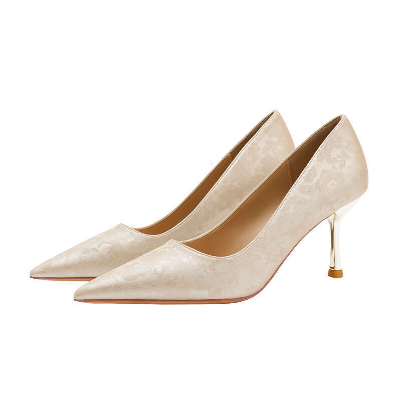 Niche French style socialite Chinese green high with slim heels 2024 new pointed shallow mouth single shoes for women