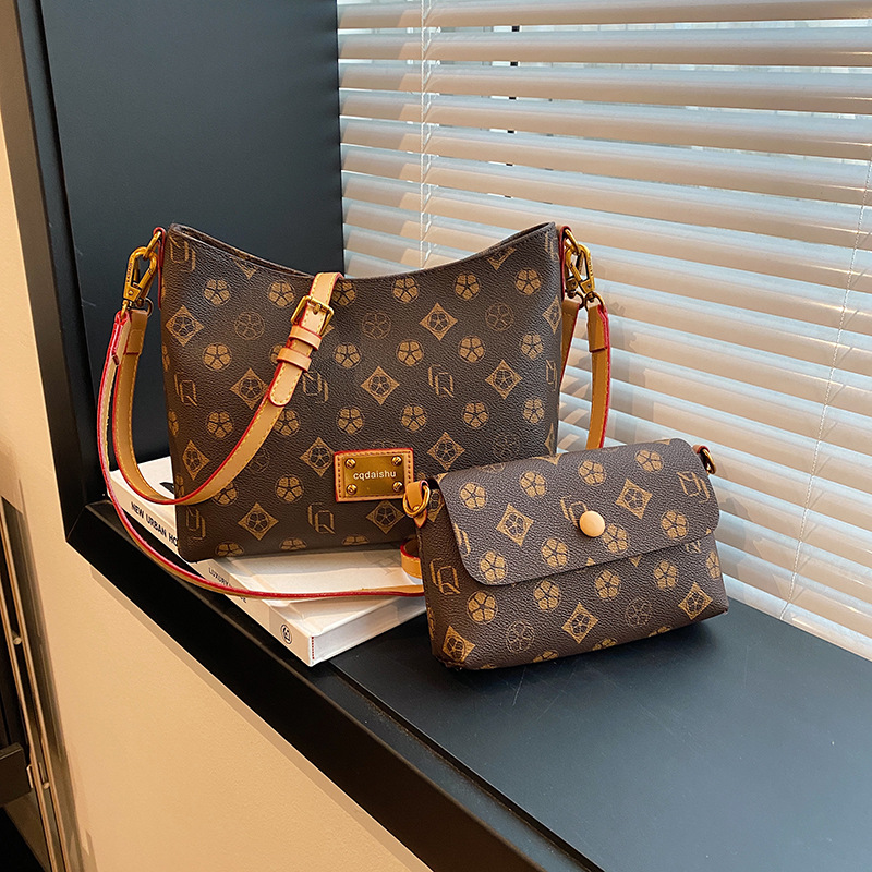 Ladies crossbody bag, large capacity commuter hand shoulder bag, fashionable casual luxury bag, women's shoulder bag, classic retro letter bag, l