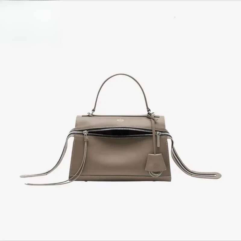 Designer bag New Arrival Black Leather TopHandle Satchel Shoulder Bag Large Capacity Zipper Closure Stylish Elegant Luxury Women's Handbag Trendy