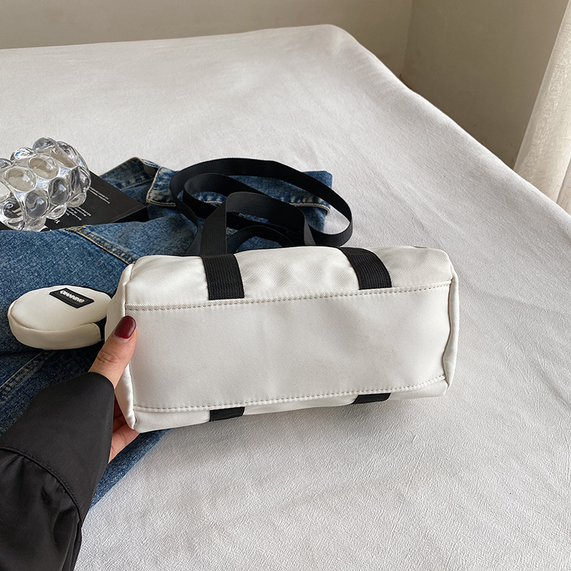 New Free Delivery Designer Shoes By 2025 Korean Version Instagram Versatile Nylon Boston For Women's Fashion Commuting, Hand-Held Pillow Bag, Cas