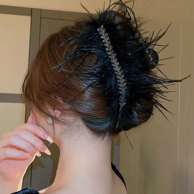 Inlaid rhinestone womens feather clip niche design black hair claws tempting hair accessories girls giftsT250425