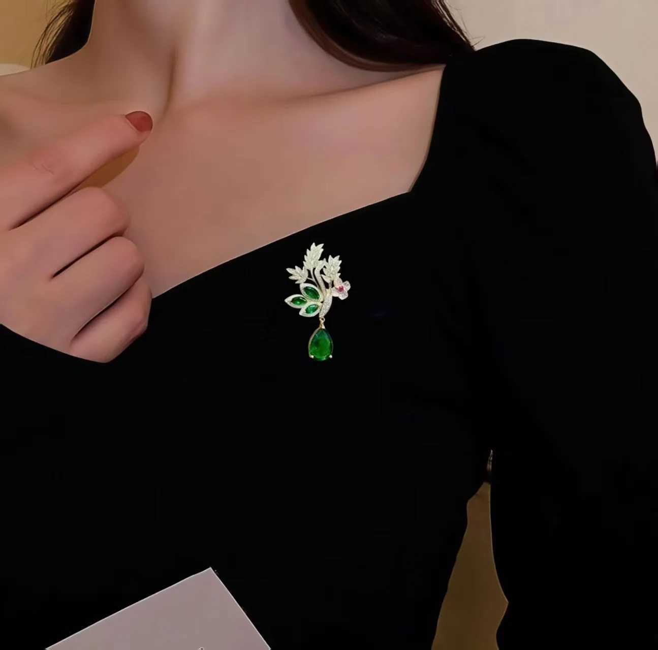 Fashion Bouquet Wheat Brooches For Women Flowers Plants Crystal Pendant Creative Pin Set Clothing Jewelry Accessories J251125