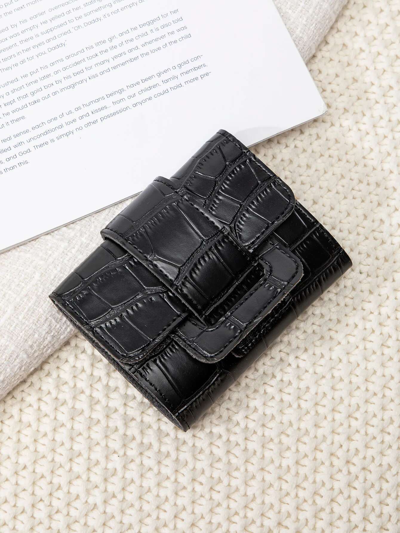 Women's Solid Color Mini Crocodile Pattern PU Leather Simple And Lightweight Small Wallet Short Credit Card Holder
