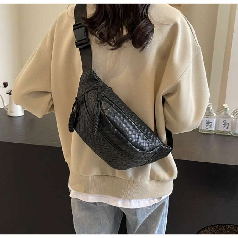 New Crossbody Chest With A High-End Feel, Retro And Niche Design, Super Popular Waist Bag, Sports Small Shoulder Bag
