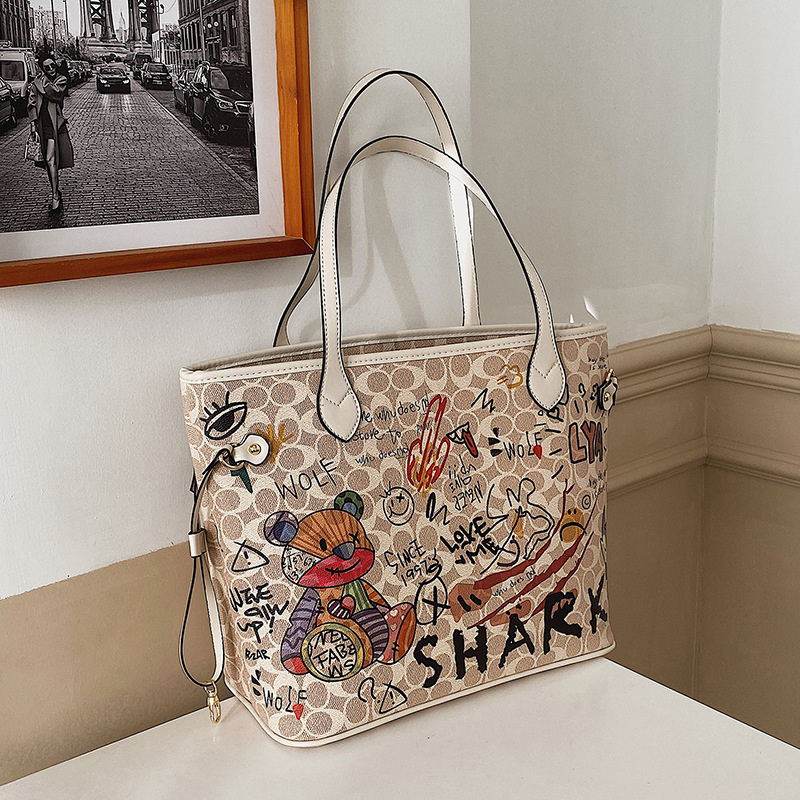 Designer bag free shipping 2025 fashionable high-end texture printed teddy bear graffiti tote bag handbag large capacity shoulder bag for womens