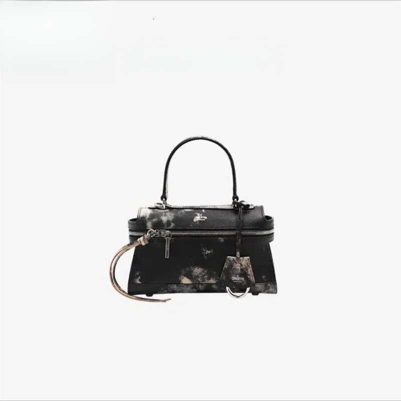 Designer bag New Arrival Black Leather TopHandle Satchel Shoulder Bag Large Capacity Zipper Closure Stylish Elegant Luxury Women's Handbag Trendy