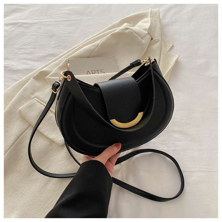 Fashionable versatile fresh round high-quality this year's trend is solid color bags niche designs diagonal shoulder bags