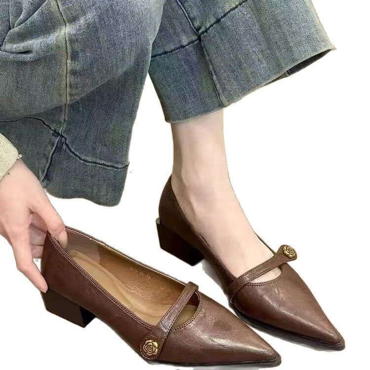 Versatile and fashionable shallow high-heeled for women, camellias, one button thick single order shoes, pointed temperament, Mary Jane shoes