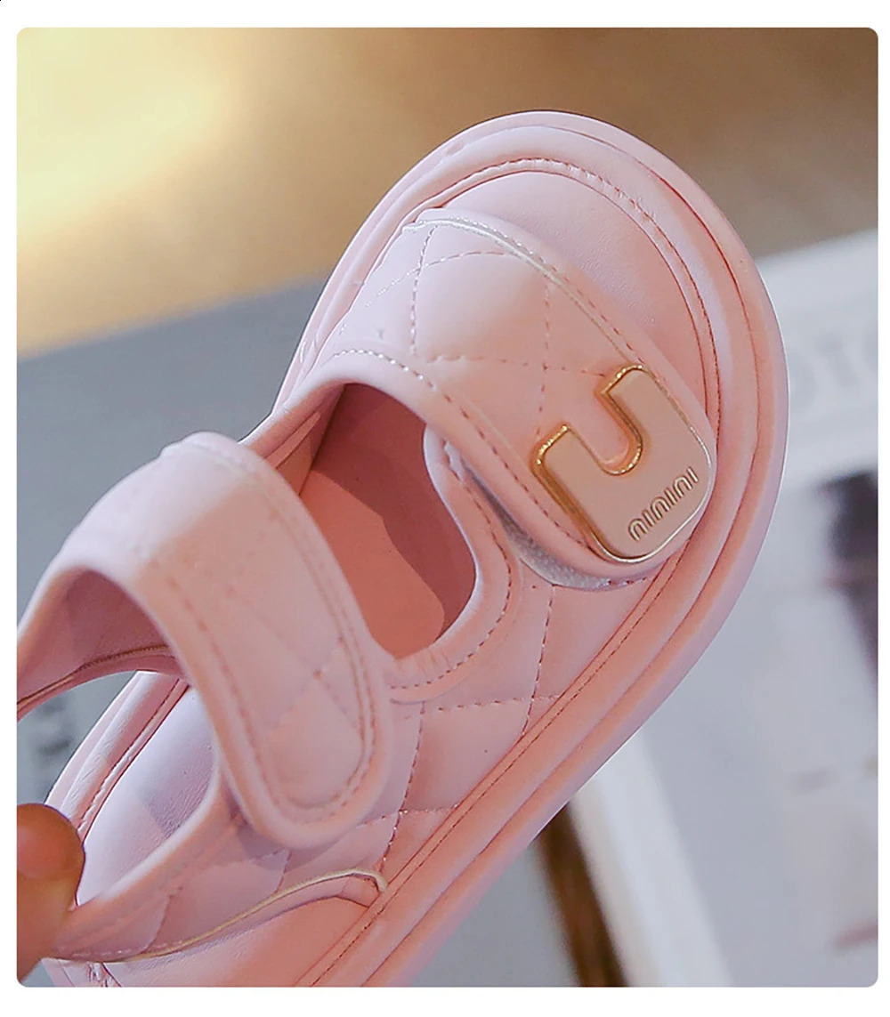 Girls summer sandals PU leather waterproof beach cover childrens soft and non slip girls summer sandals 250424