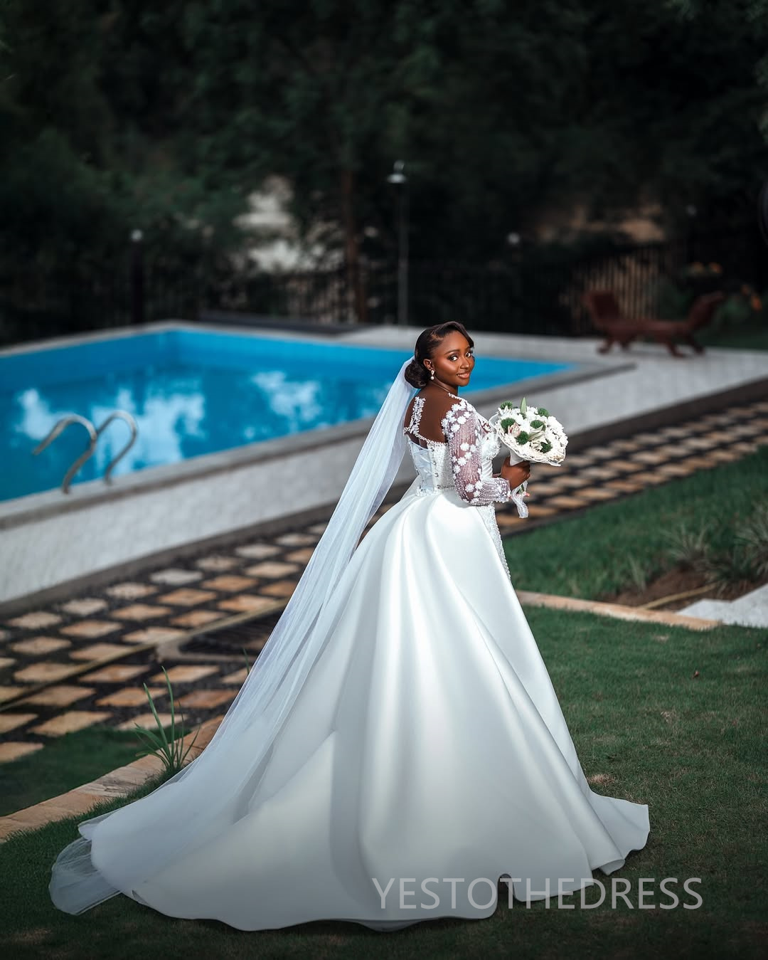 2024 Plus Size African Mermaid Wedding Dress Bridal Gowns For Bride Illusion Detachable Train Sheer Neck Beaded Lace Rhinestones Wedding Gowns For Bla