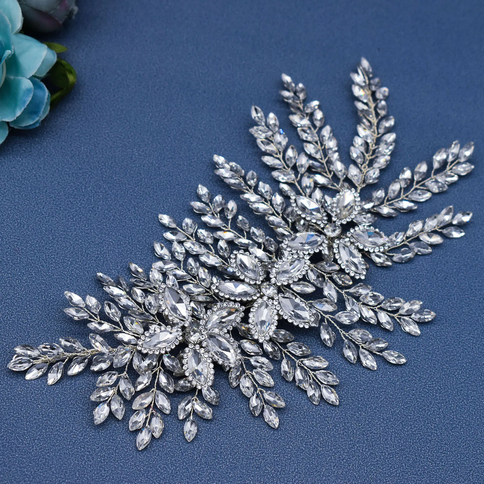 DZ012 Bridal Accessories Crystal Banquet Headdress Bridal Hair Jewelry Headpiece Gift Fashion Bridal Tiaras Baroque Hairbands 250420