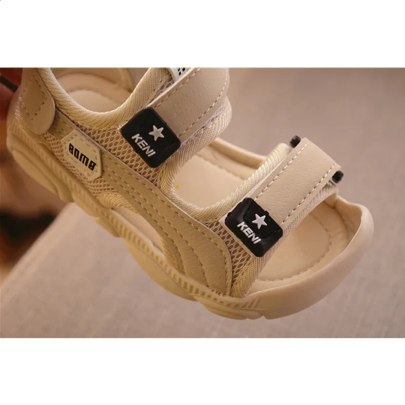 Summer childrens barefoot sandals boys soft soled beach shoes anti kick protective head childrens functional sandals 250424
