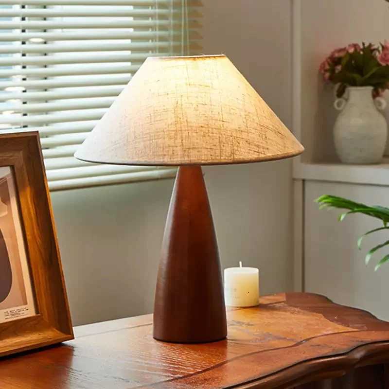 Solid Wood Retro fabric desk lamp Indoor decor Atmosphere Bedroom Bedside living room Tea Room Study LampM251125