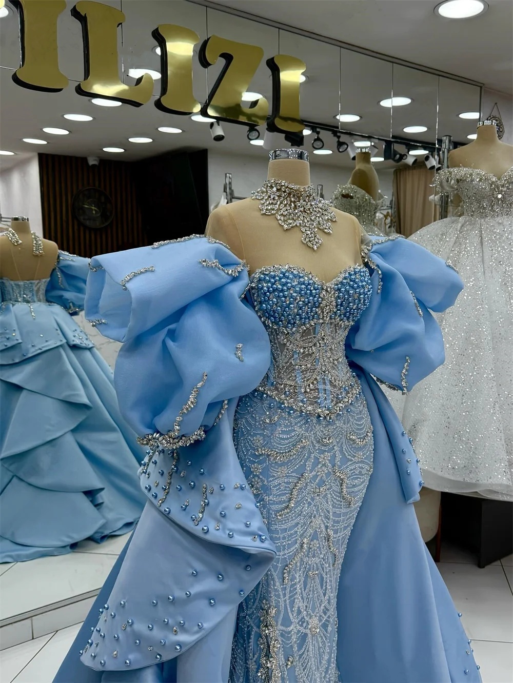 Gorgeous Crystal Pearls Evening Dresses High Neck Sequins Prom Gowns Detachable Train Beading Customized Vestidos De Noche Plus Size