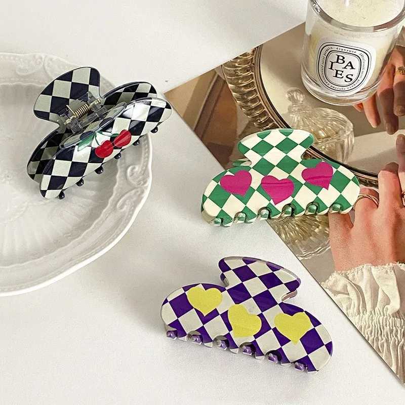 INS acetate chessboard heart-shaped cherry pattern crab hair claw clip suitable for womens casual checkered party hair accessories HeadressT250425